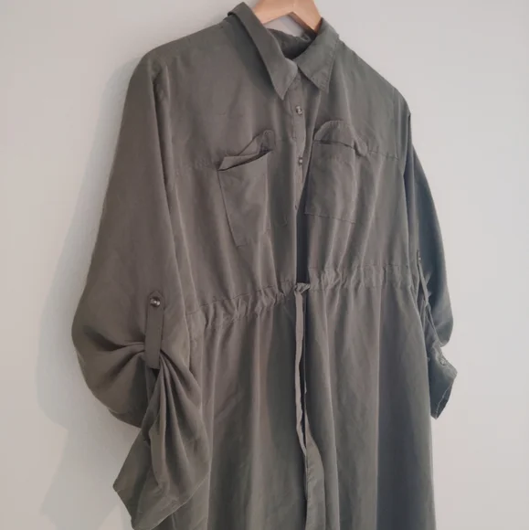 Isabel Maternity Long Sleeve Dress (Host Pick 🎉) - Picture 4 of 9